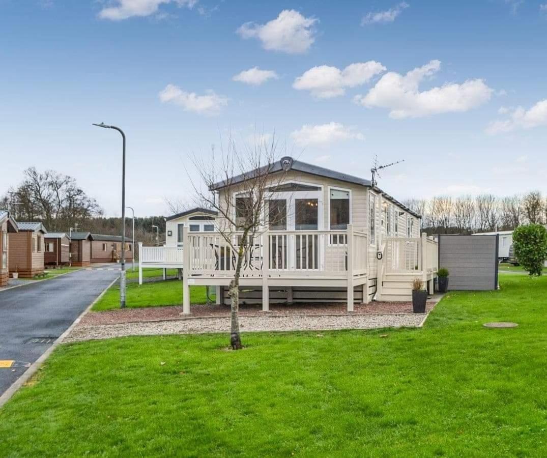 Apple Tree Lodge Hot Tub 3 Bedroom 2 Bars Morpeth Exteriör bild
